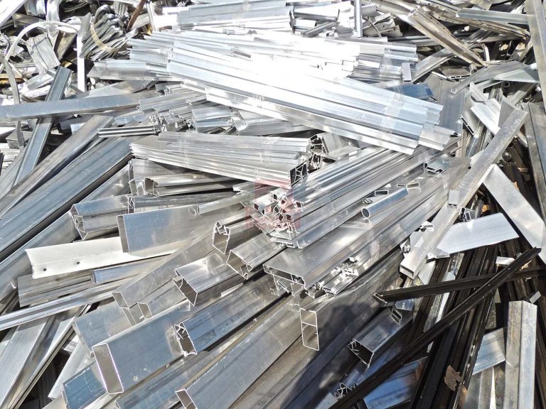 What Is Aluminum Scrap? / ¿Qué es la chatarra de aluminio?