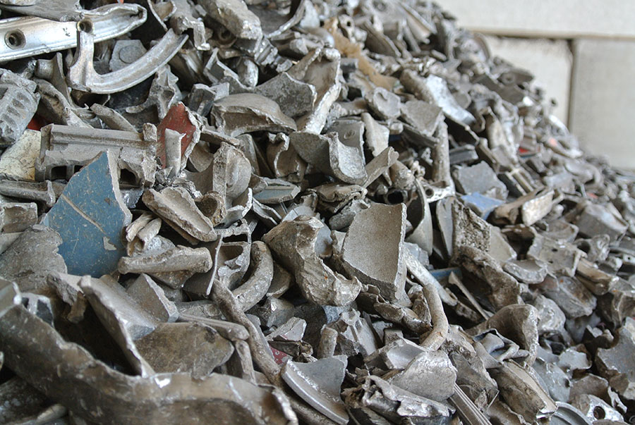 Aluminum Recycling Process / Proceso de reciclaje de aluminio