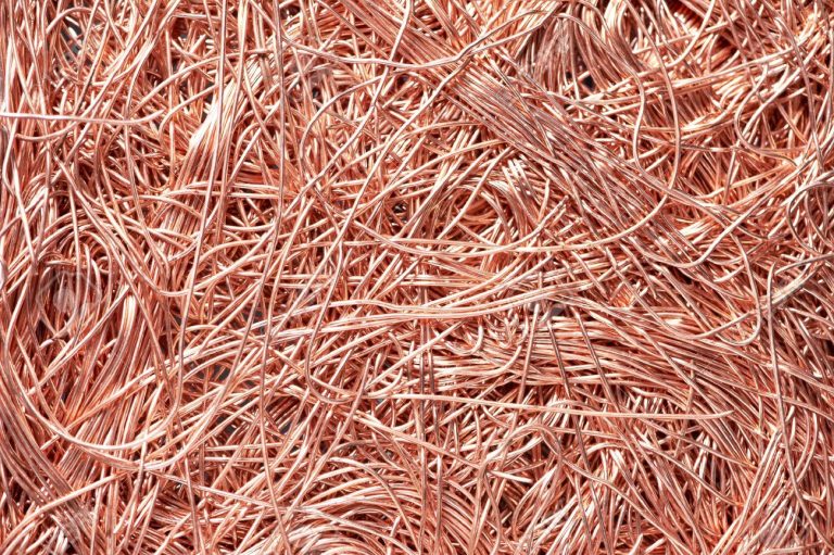 What Is Copper Scrap? / ¿Qué es la chatarra de cobre?