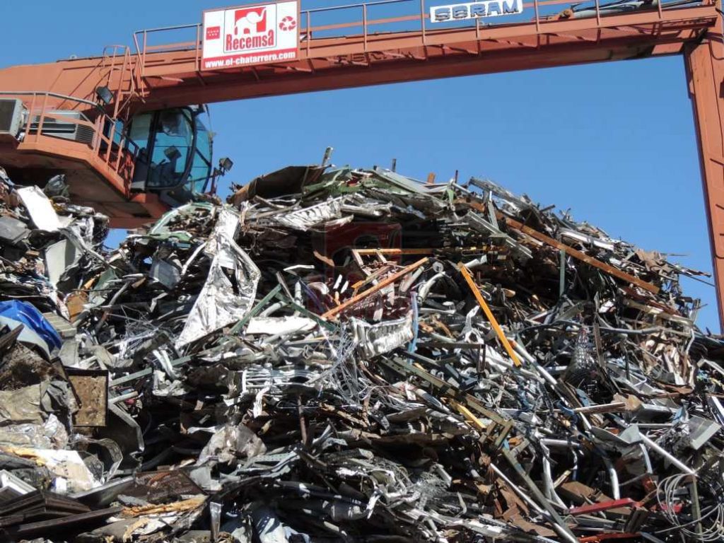 Benefits of Recycling Steel and Iron / Beneficios del reciclaje de acero y hierro