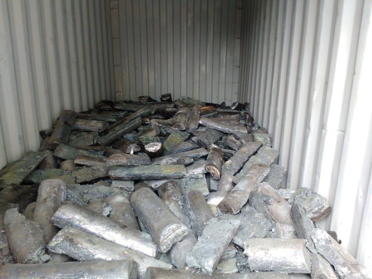 Types of Lead Scrap and Lead Ingots / Tipos de chatarra de plomo y lingotes de plomo