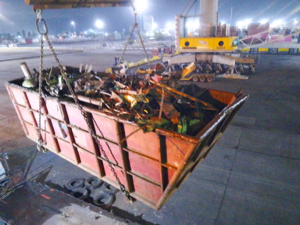 ¿Qué es la carga de chatarra a granel en los buques?